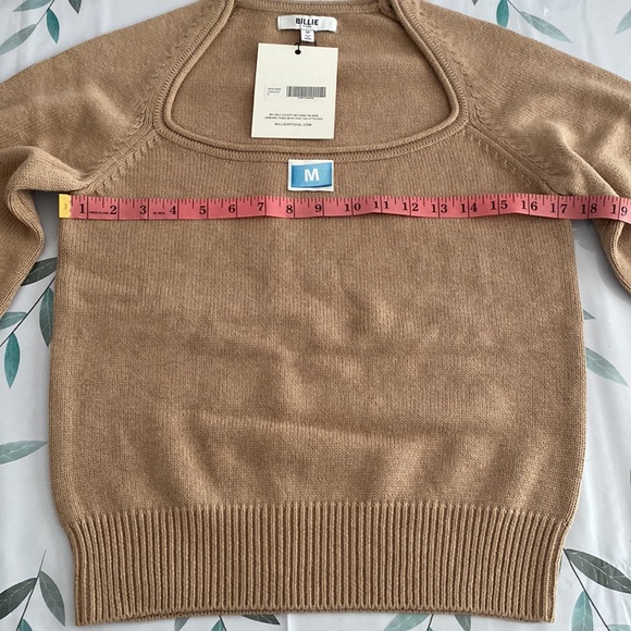 Harlow Sweater
Billie the Label - Picture 13 of 14